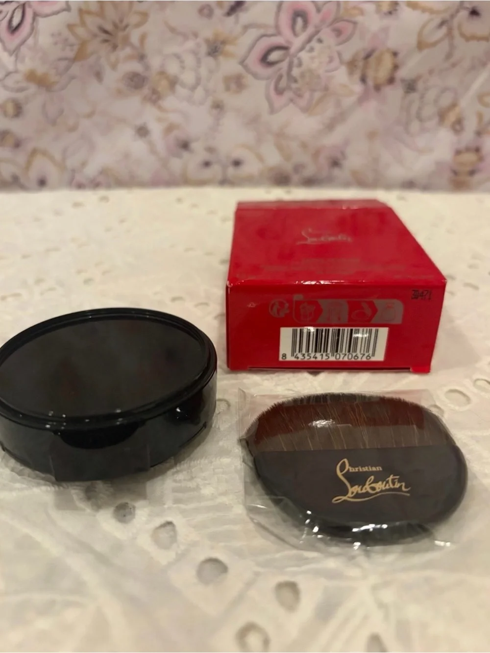 Christian Louboutin Teint Fétiche Powder Compact in Unique with Red Box